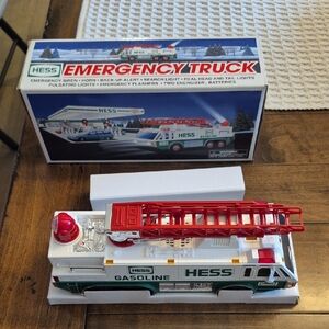 HESS 1996 EMERGENCY TRUCK .New White and Red Emergency Vehicle Toy Set